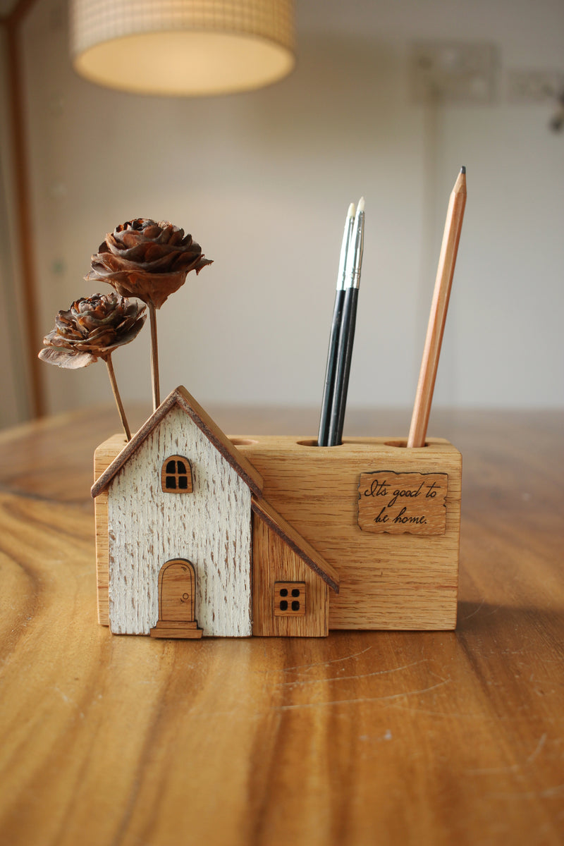 Oak House Pen Stand #6