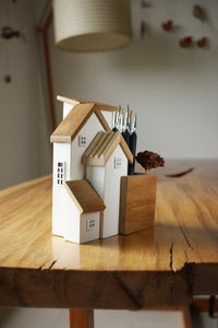 White Cottage Pen stand